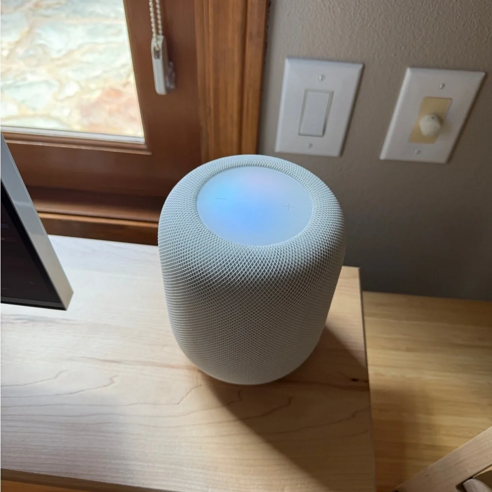 Apple HomePod Smart Speaker in White
